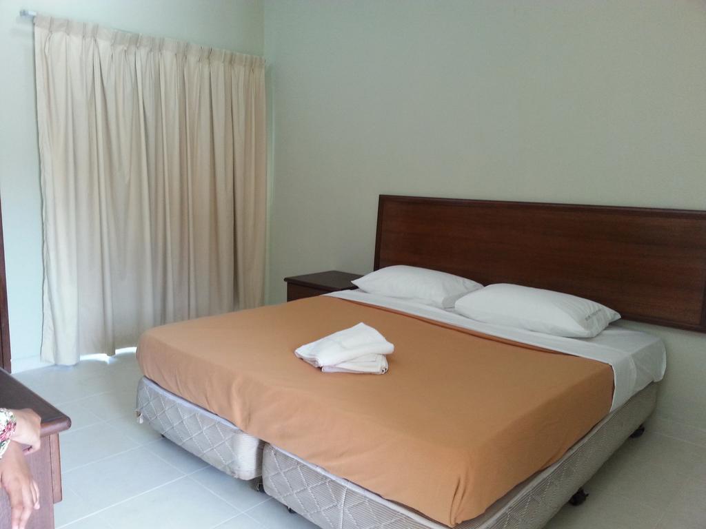 Mersing Beach Resort Kamer foto